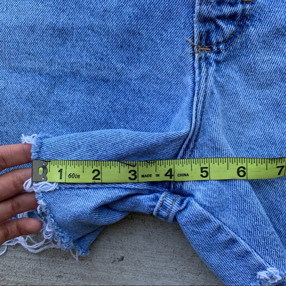 Wrangler • High waisted cut off shorts. Size 33 - Picture 5 of 6